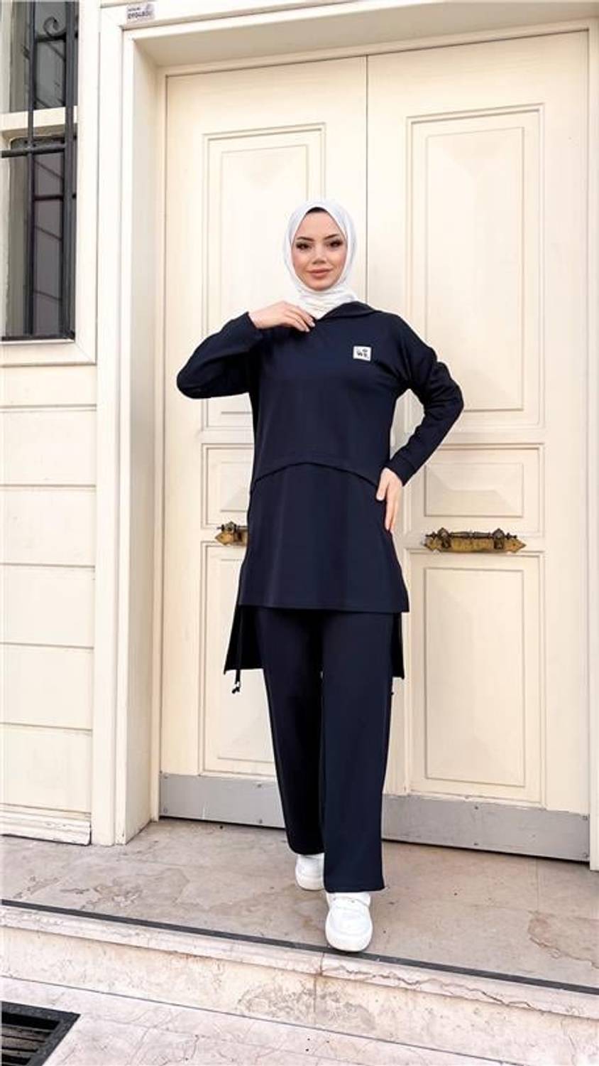 طقم رياضي محجبات بغطاء رأس مع تفاصيل حبال مصنوع من القطن - مقاسات 38-46 - اللون: كحلي