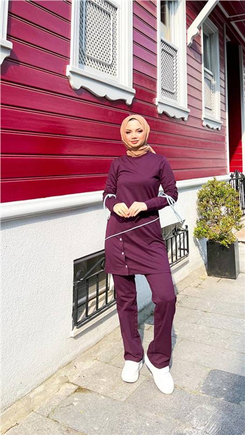 Спортивний костюм з коміром, шнурками та ґудзиками, подвійний, кольору сливи, для сезону 2024, доступний у розмірах 38-46