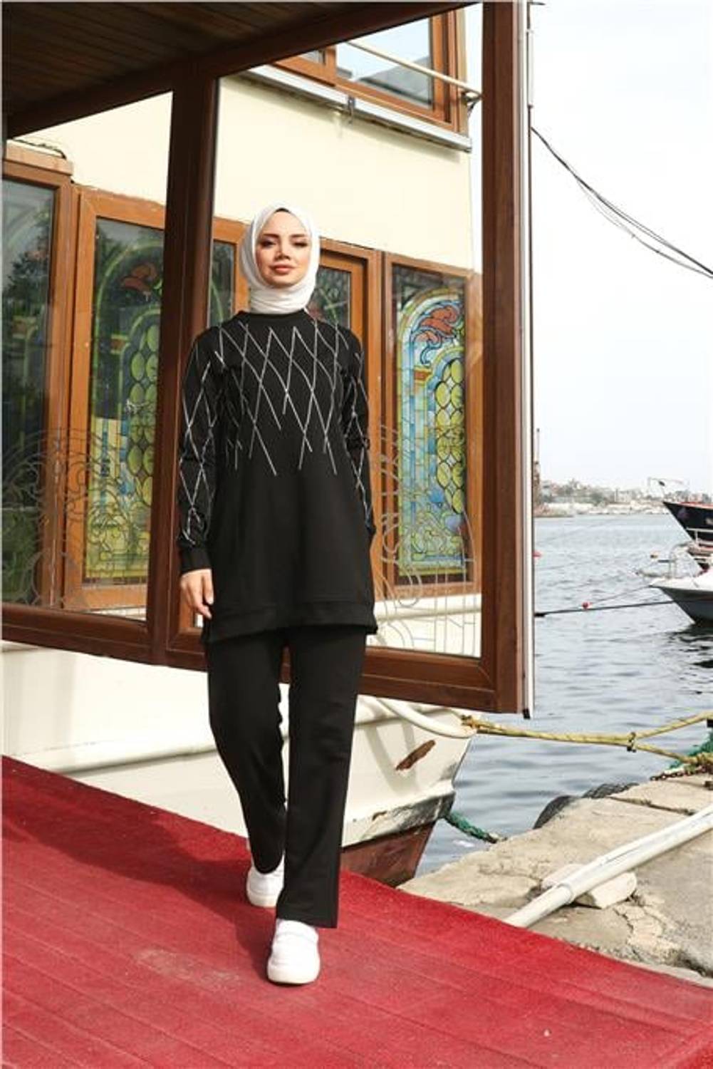 Çarpraz Taş Desenli O Yaka İkili Tesettür Eşofman Takımı - 71185 - Siyah