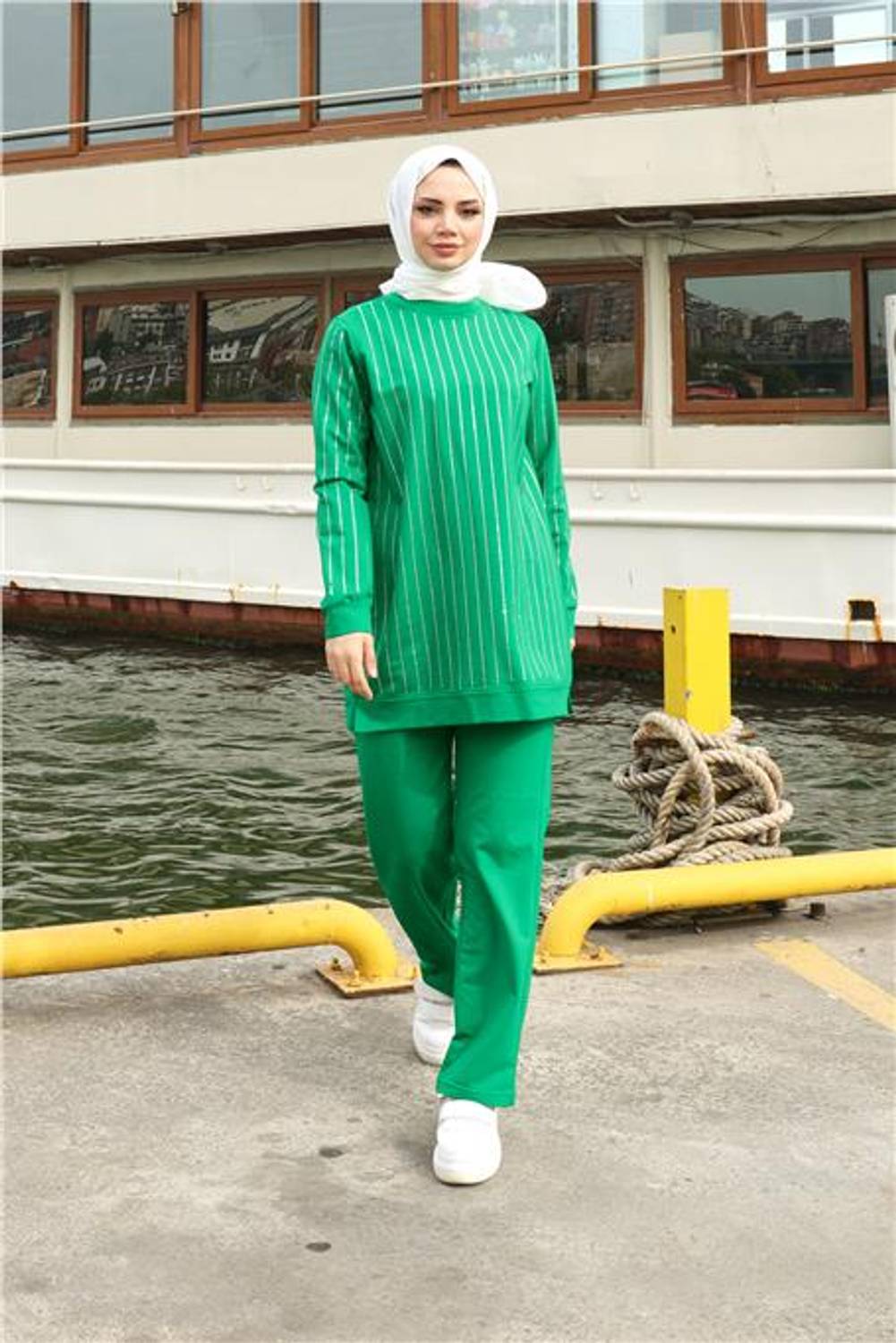 Çizgili Taş Desenli O Yaka İkili Tesettür Eşofman Takımı - 71187 - Benetton Yeşil