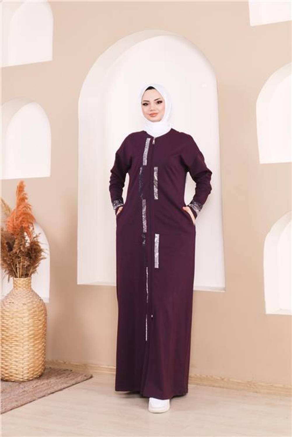 Довга ферджа з кам'яними деталями, із замком та кишенями, колір: темно-фіолетовий, розміри: 38-46