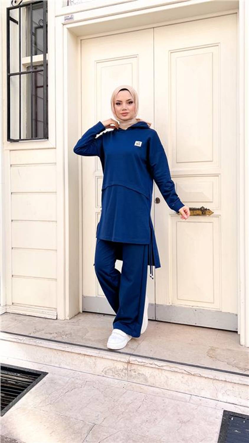 طقم شتوي مغلق بأكمام طويلة وسحاب بتفاصيل حبل من القطن بلون إنديجو