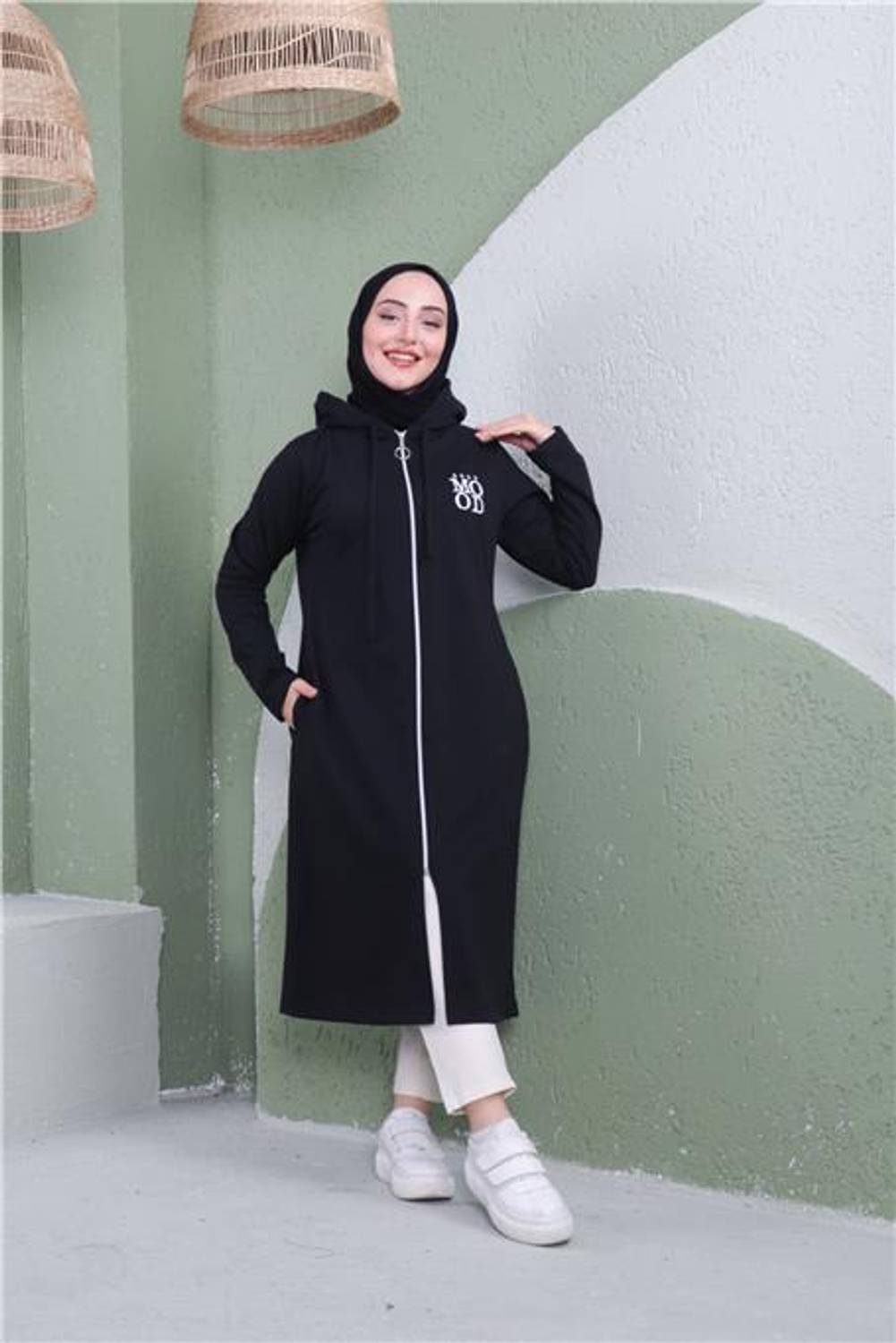 Чорний худі з капюшоном та замком з принтом, модель 03081, доступний у розмірах 40-48