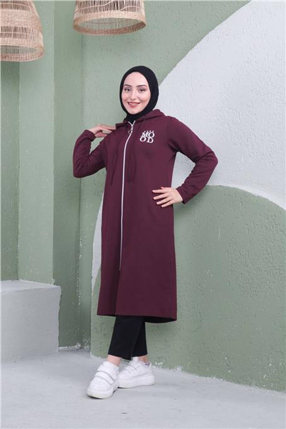 Світшот з капюшоном та принтом, довгий, у кольорі марун, розміри 40-48