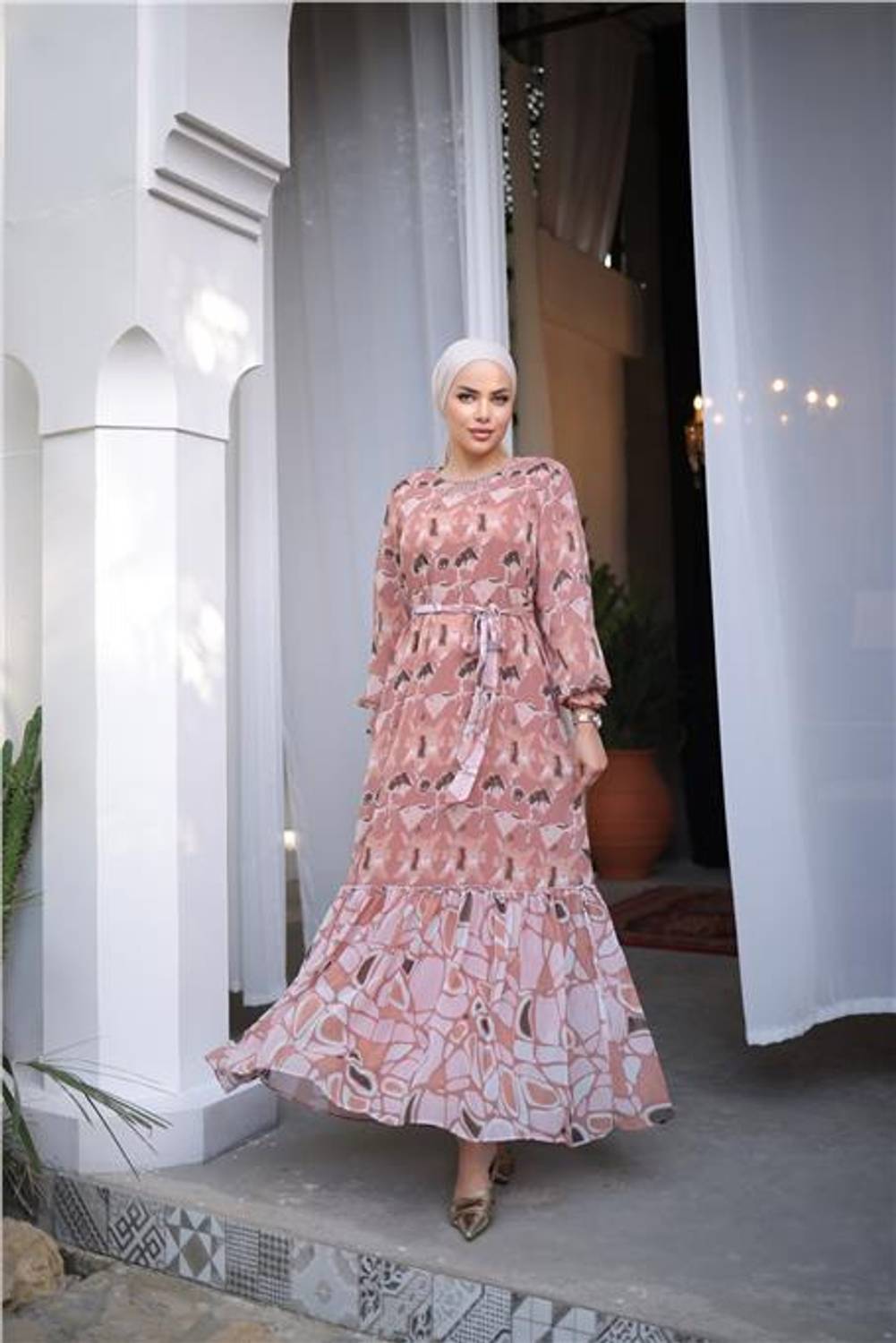 Boncuk Aksesuarlı Belden Bağcıklı Desenli Uzun Şifon Elbise - 50007.034 - Pudra