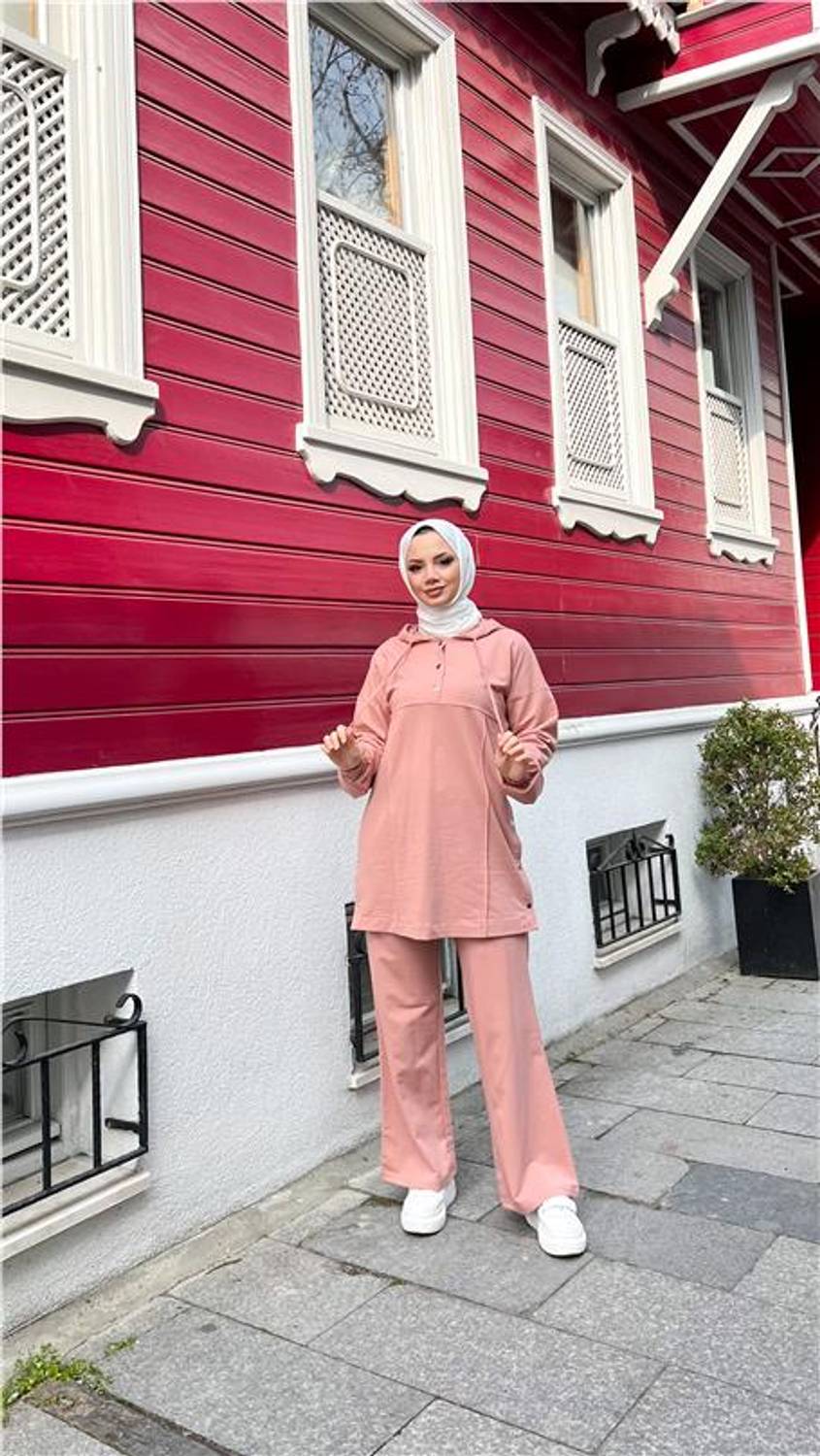 طقم إسوفت فاني قصيرة بسحاب جانبي مع غطاء للرأس - لون بودرة