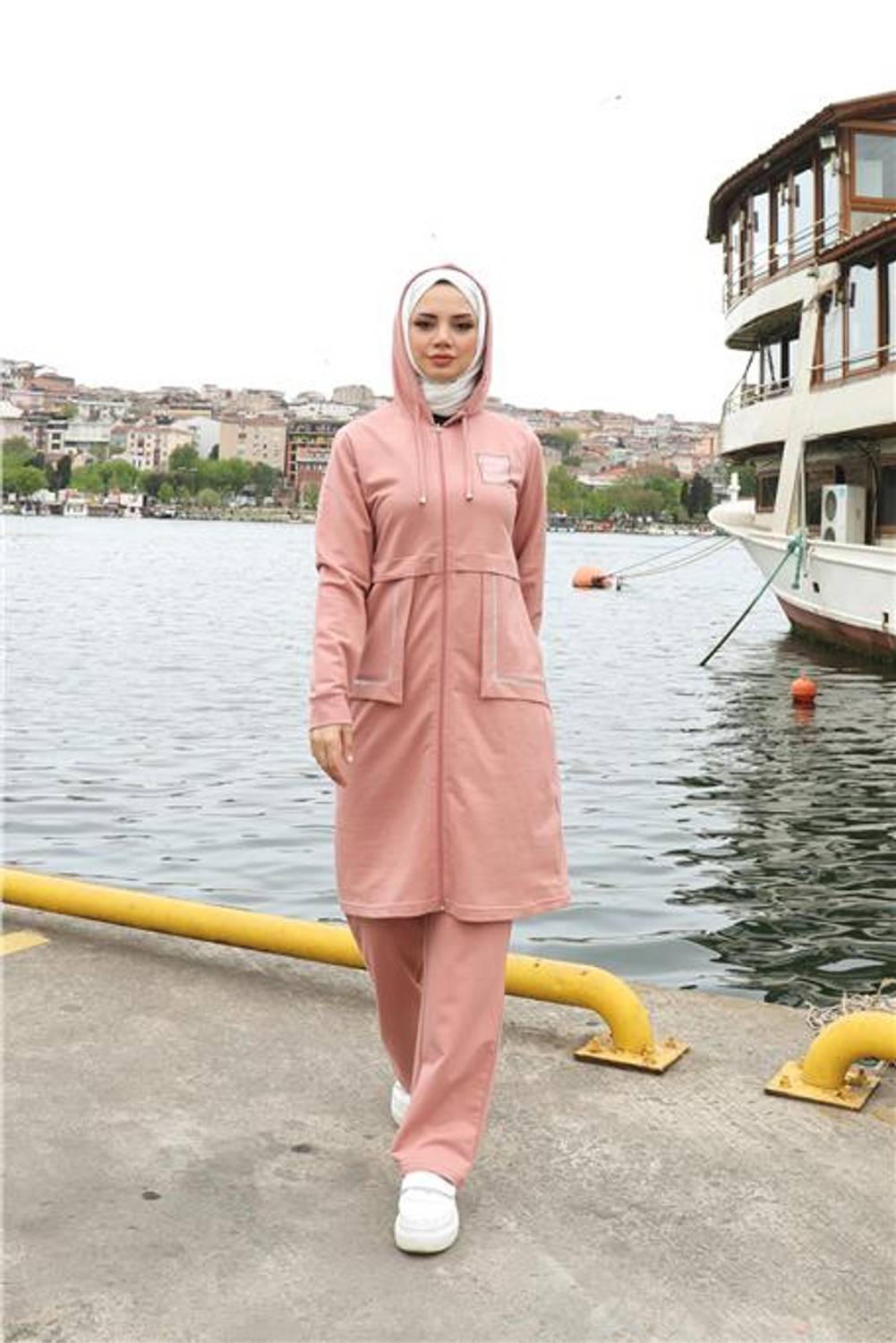 Спортивний комплект з капюшоном та кишенями з блискавкою, рожевий, розміри 38-46