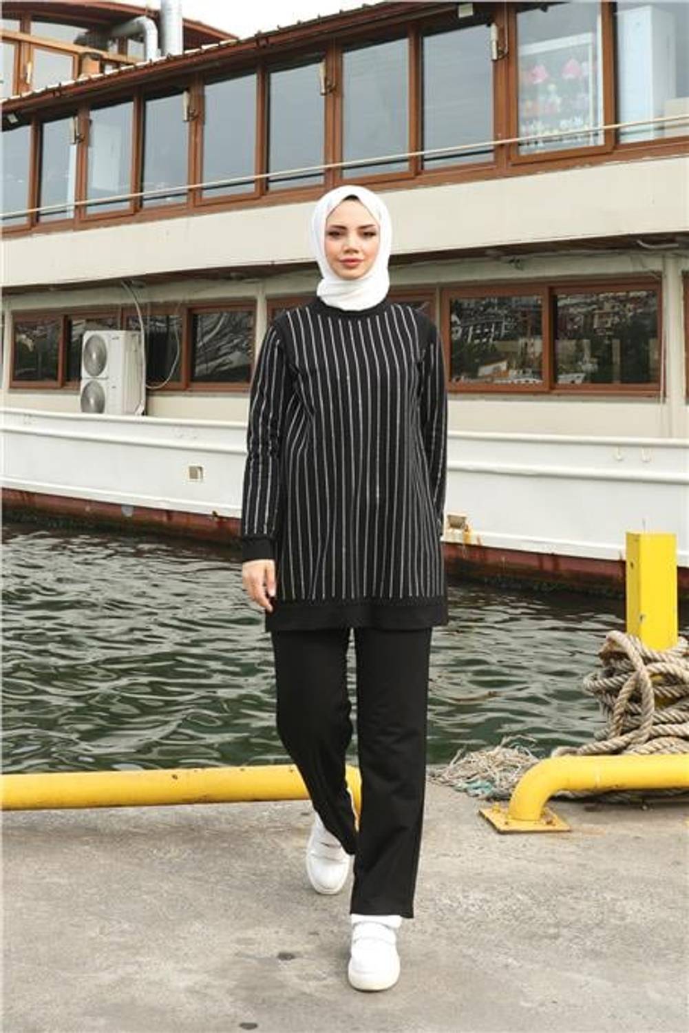 Çizgili Taş Desenli O Yaka İkili Tesettür Eşofman Takımı - 71187 - Siyah