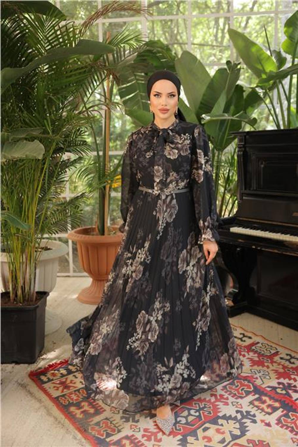 Платье длинное шифоновое с узором и поясом, чёрное, с завязками на шее, размеры 38-46