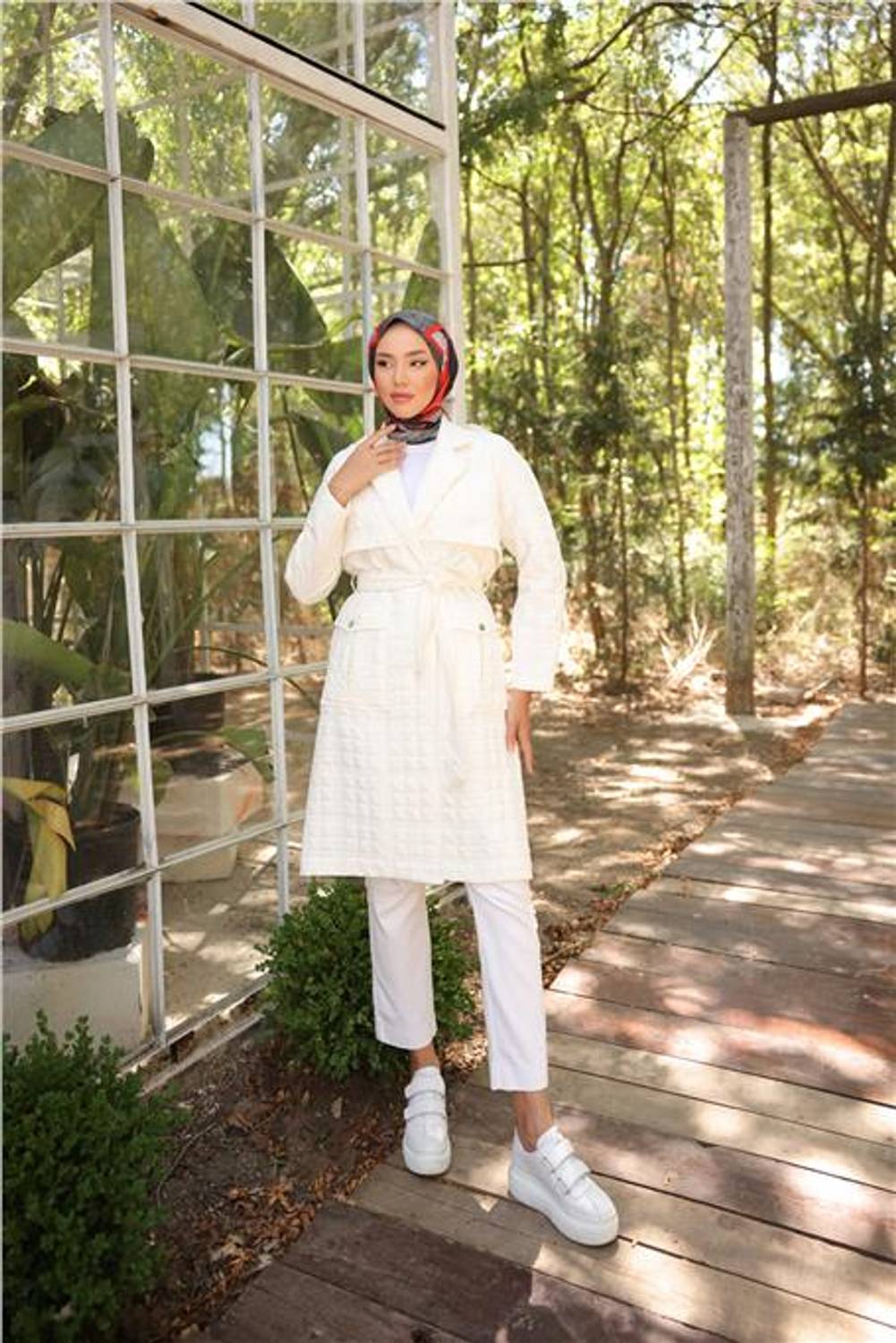 Kruvaze Yaka Cepli Belden Bağcıklı Trençkot - 71211.023 - Krem