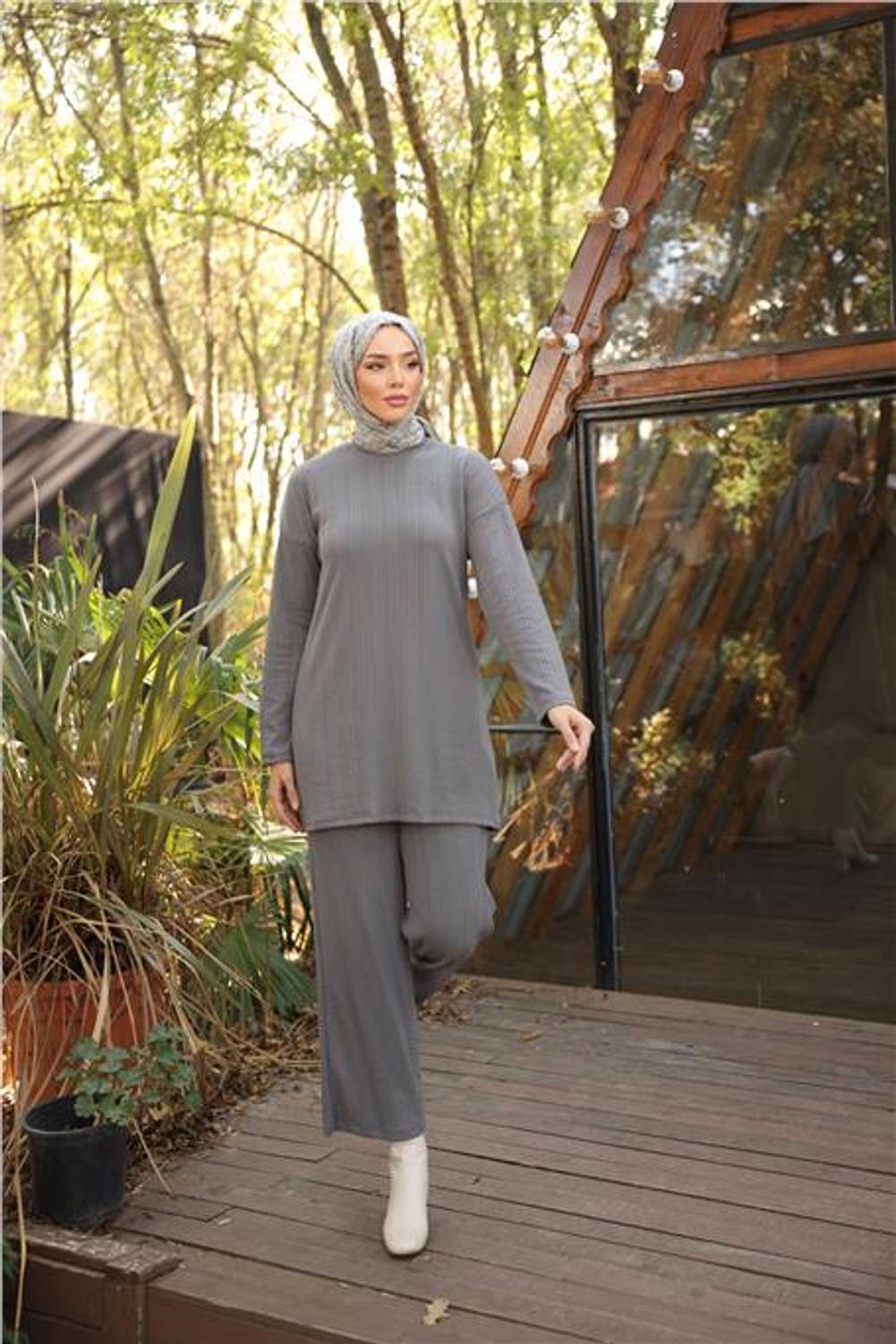 Комплект из короткой туники и штанов O-образного выреза, однотонный, для полного закрытия, цвет: серый