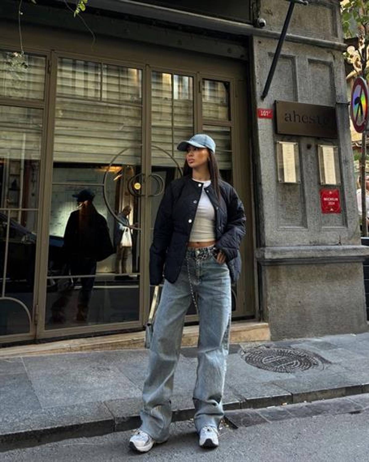 Женская куртка с узором "бакулава" - стильный и теплый черный зимний верх для любой ситуации