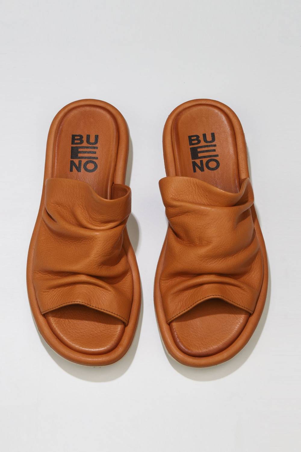 Жіночі шльопанці Bueno з гладкої шкіри, підошва 2 см, доступні в розмірах 36-40, кольори: рожева, бежева, чорна та коричнева шкіра