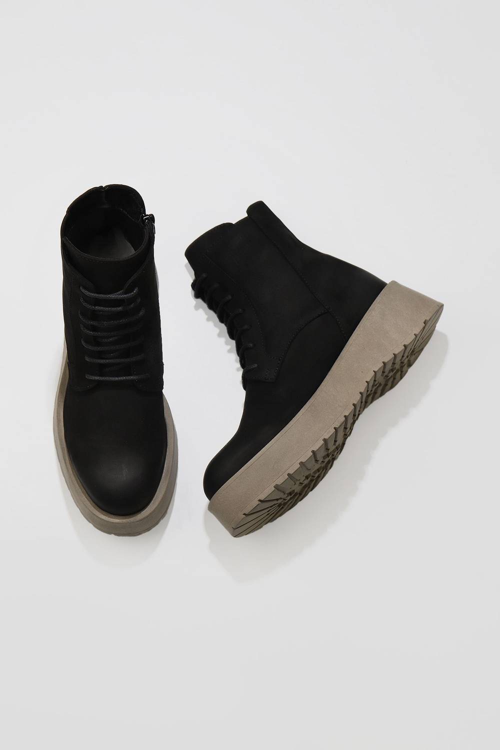 Жіночі ботинки на підборах Bueno Shoes з легким термо-оуком, шкіряний верх, текстильно-шкіряна підкладка, висота підборів 5 см