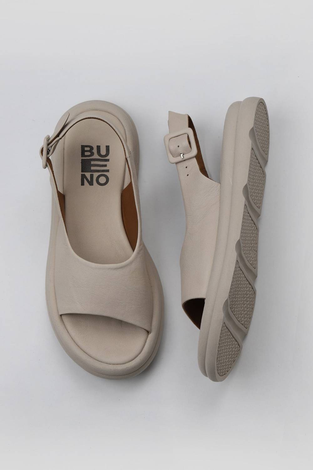 Женские сандалии Bueno Shoes, модель 01WY9404, светлая термо-основа, верх и подкладка из кожи, каблук 3 см, цвет кремовый