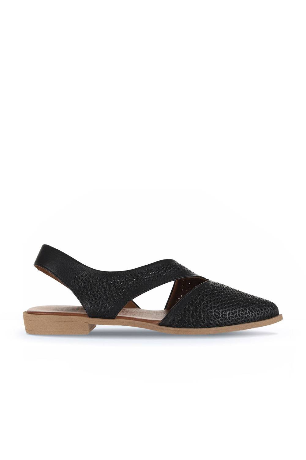 صندل بونو النسائي الجلدي المسطح بارتفاع كعب 2 سم متوفر بمقاسات متعددة وألوان متنوعة