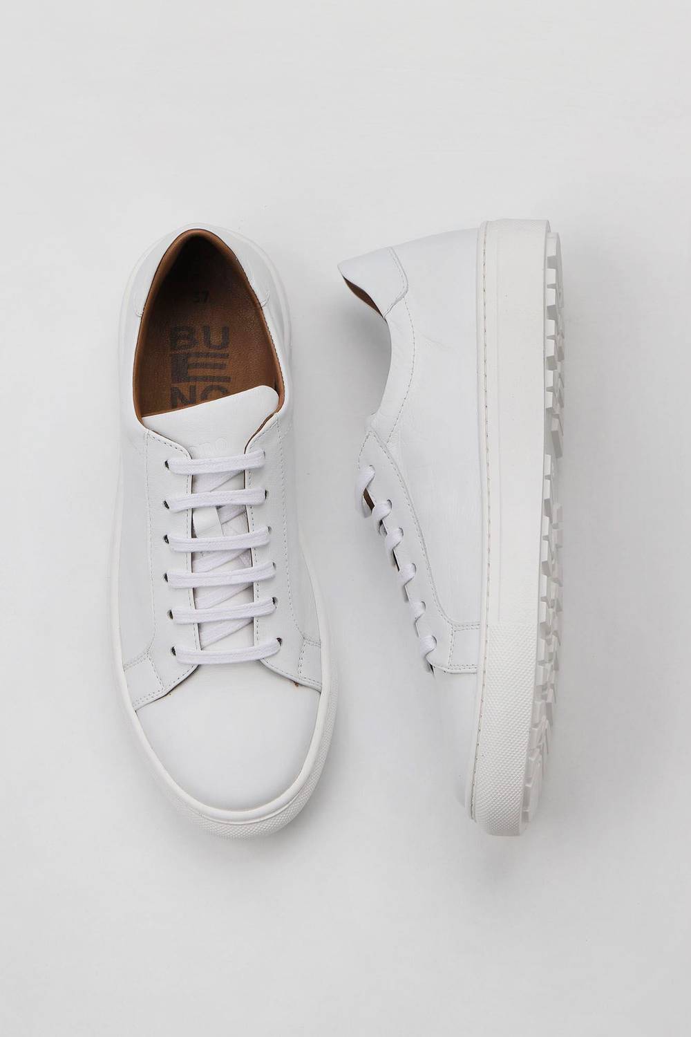 Женские обувь Bueno 01WZ7701 из кожи с каблуком 3 см, доступна в размерах 36-41 и цветах: кремовый, фуксия, светло-зеленый, белый, синий, желтый