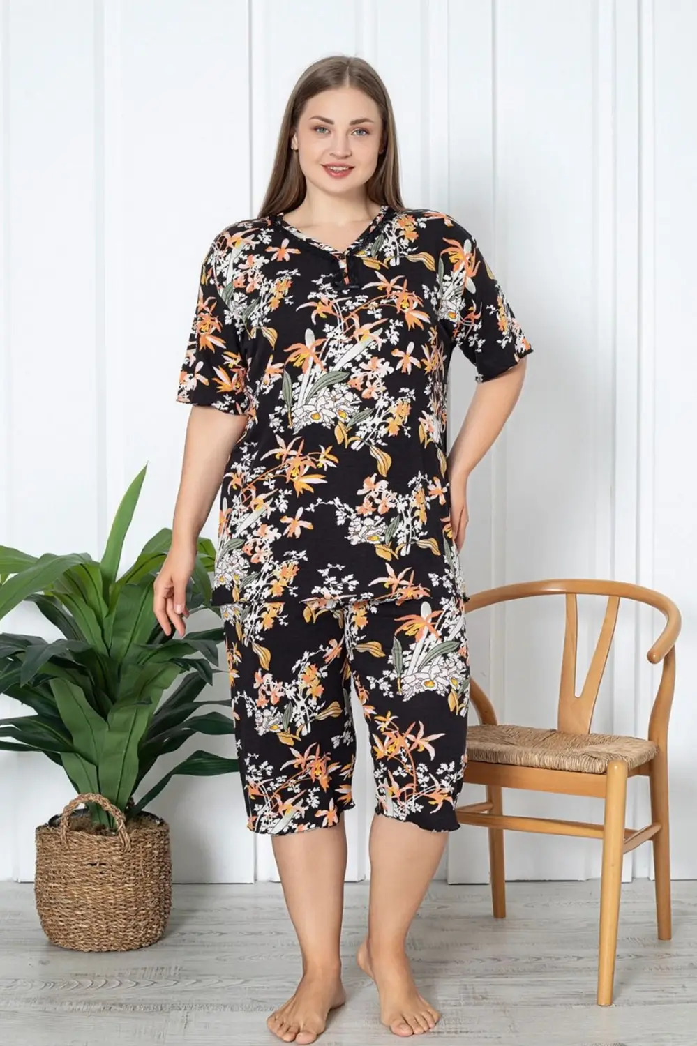 X-Dreamy Büyük Beden Viskon Çiçekli Düğmeli Yaka Kapri Pijama Takımı