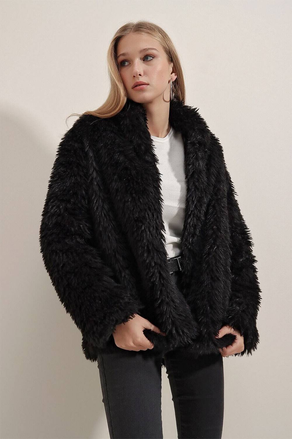 Women's Black Stylish Lined Plush Faux Fur Coat HZL23W-BD190881
