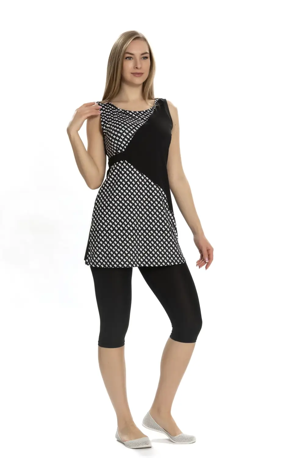 Kadın Siyah Kolsuz Kazayağı Desenli Yarı Kapalı Taytlı Mayo HZL25S-155/01