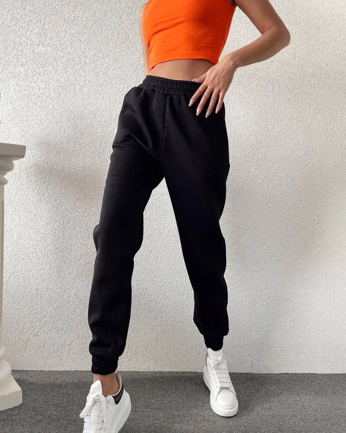 سروال رياضي نسائي أسود بسحّاب وخصر مطاطي قطن 100% مع جيوب وحشوة حرارية