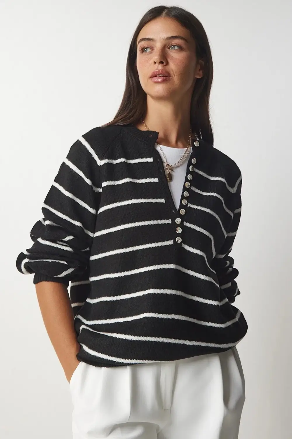 Kadın Siyah Hafif Balon Kol Çizgili Düğmeli Yaka Triko Kazak HZL23W-BD1101491