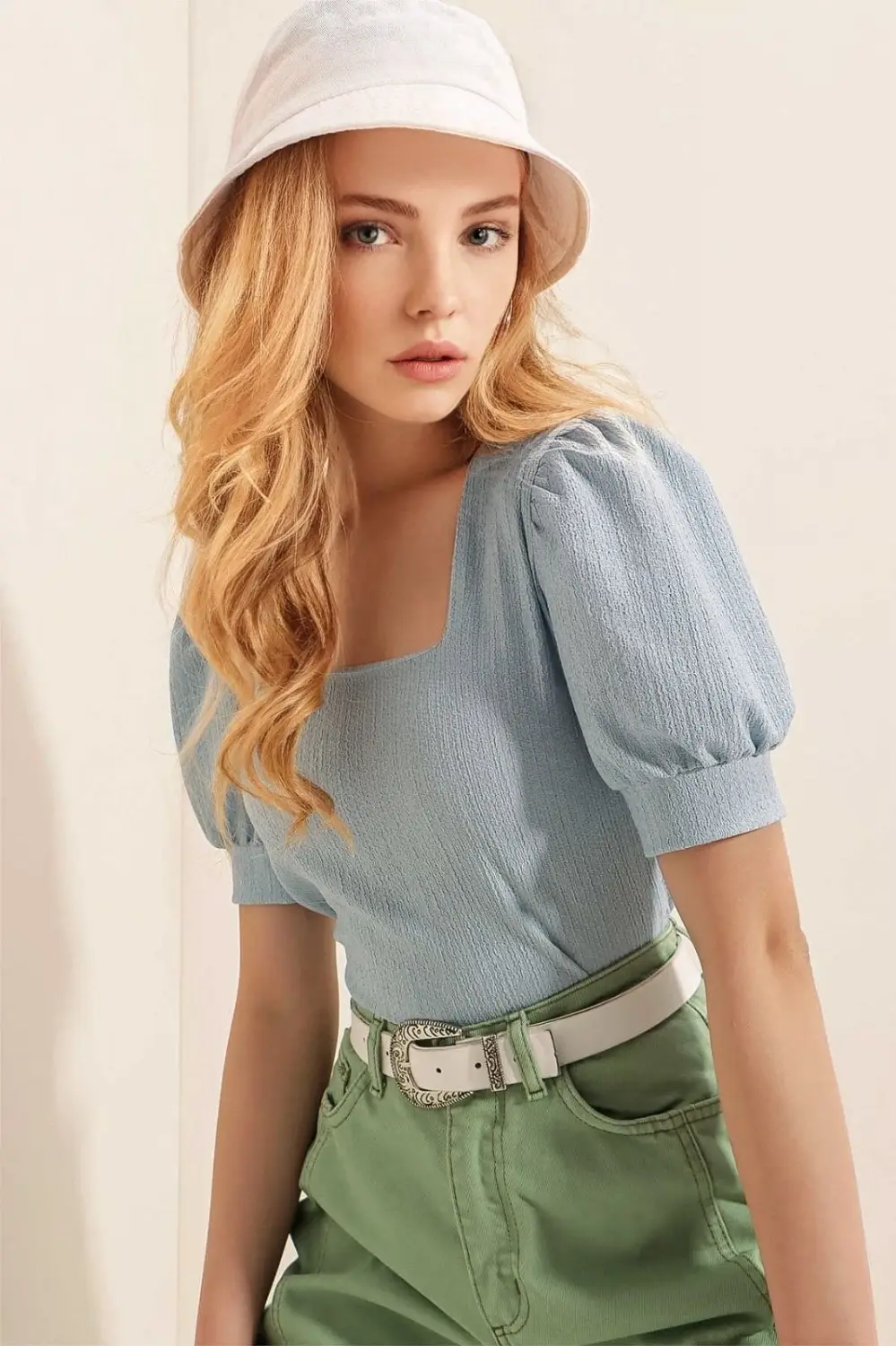 Блузка з квадратним вирізом для жінок, світло-блакитна, в'язана, 93% поліестер, 7% лайкра, доступні розміри 34-46