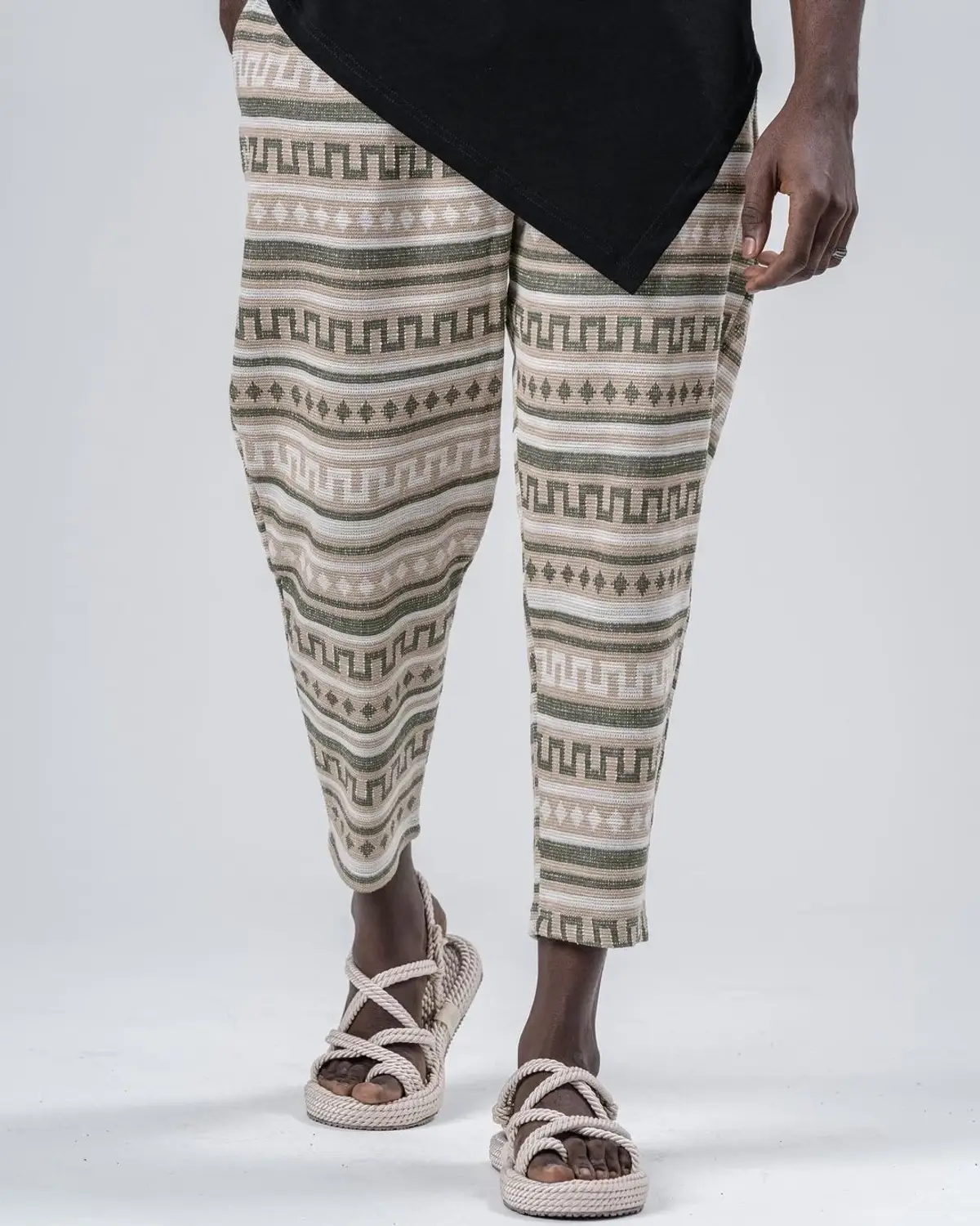 بنطلون رياضي للرجال بتصميم خفيف، برباط حول الخصر، قص مستقيماً مع جيوب، مريح ومصنوع من القطن بنسبة 100%، متوفر بمقاسات متنوعة