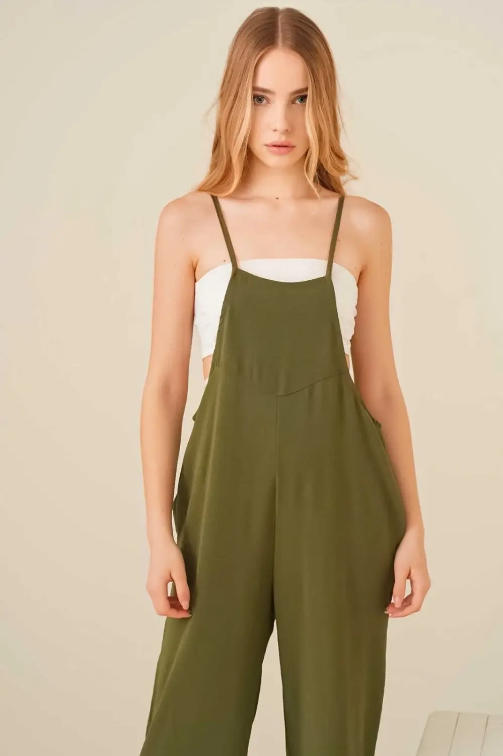 أفرول نسائي كاكي بحزام قابل للتعديل وجيب واسع الساق بستاني HZL22S-BD170191