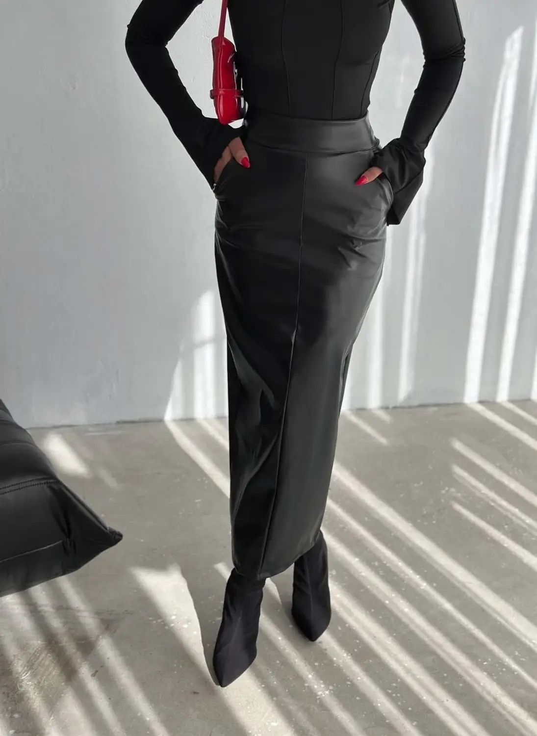 Kadın Siyah Arkadan Yırtmaçlı Fermuarlı Cepli Kalem Etek HZL25W-FRY122431