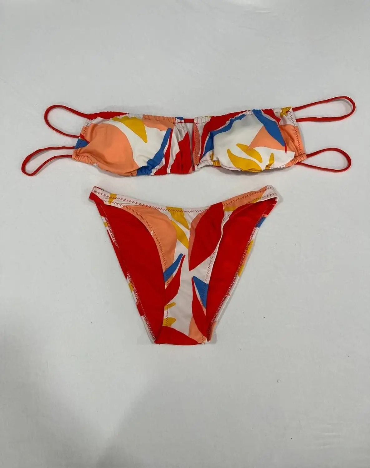 Kadın Çok Renkli Tropikal Desenli Astarlı Straplez Bikini Takım HZL25S-AR1666