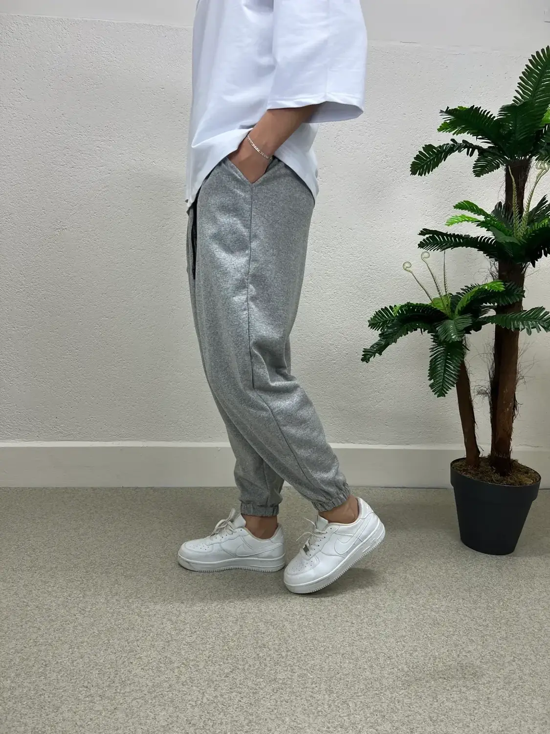 Чоловічі світло-сірі джогери з еластичними поясом і краями, вільний крій, 2 кишені, 100% бавовна, зручна посадка, виготовлено в Туреччині