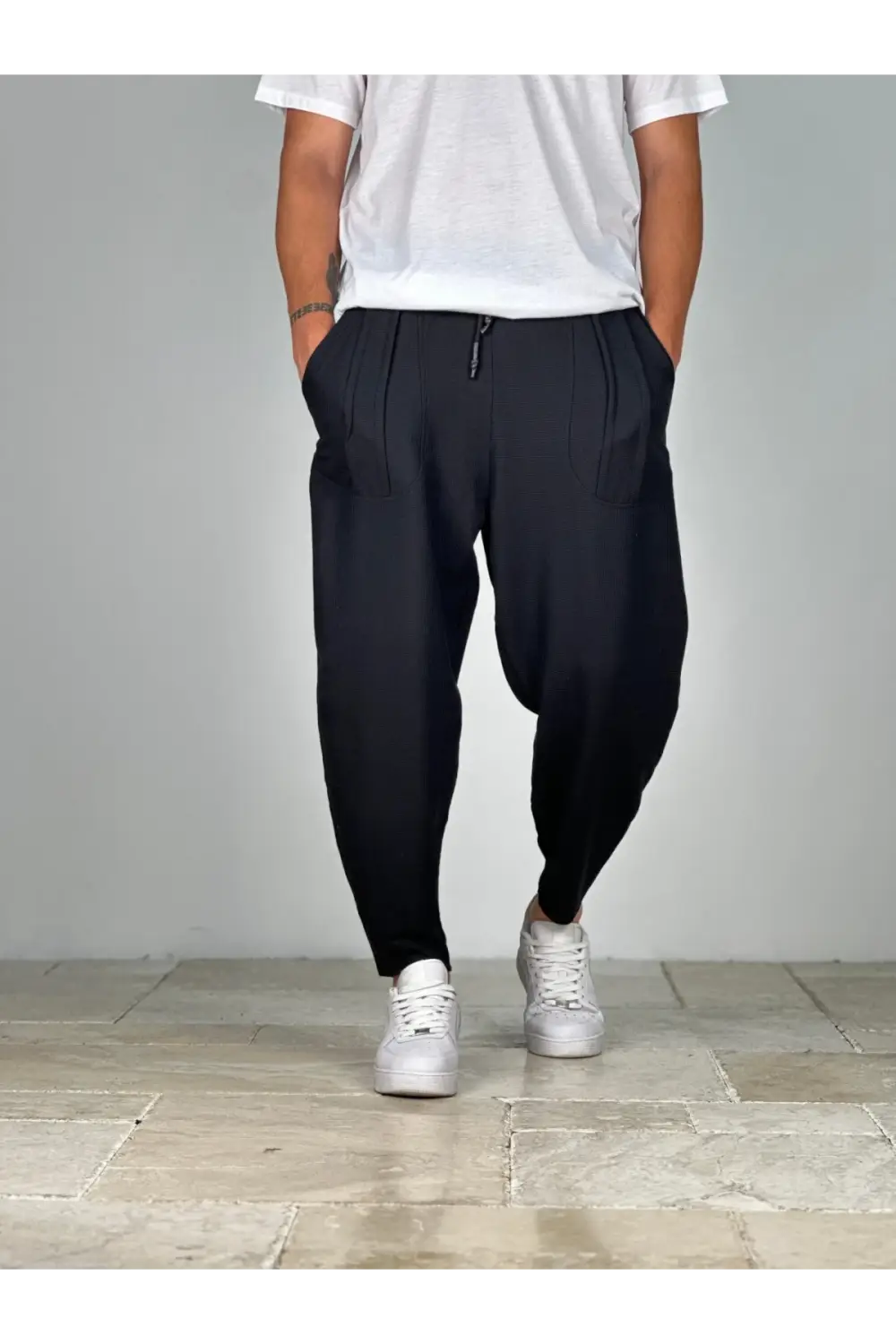 Чорні чоловічі спортивні штани з поясом і кишенями, комфортний крій, 100% бавовна, доступні розміри 44, 36, 38, 40