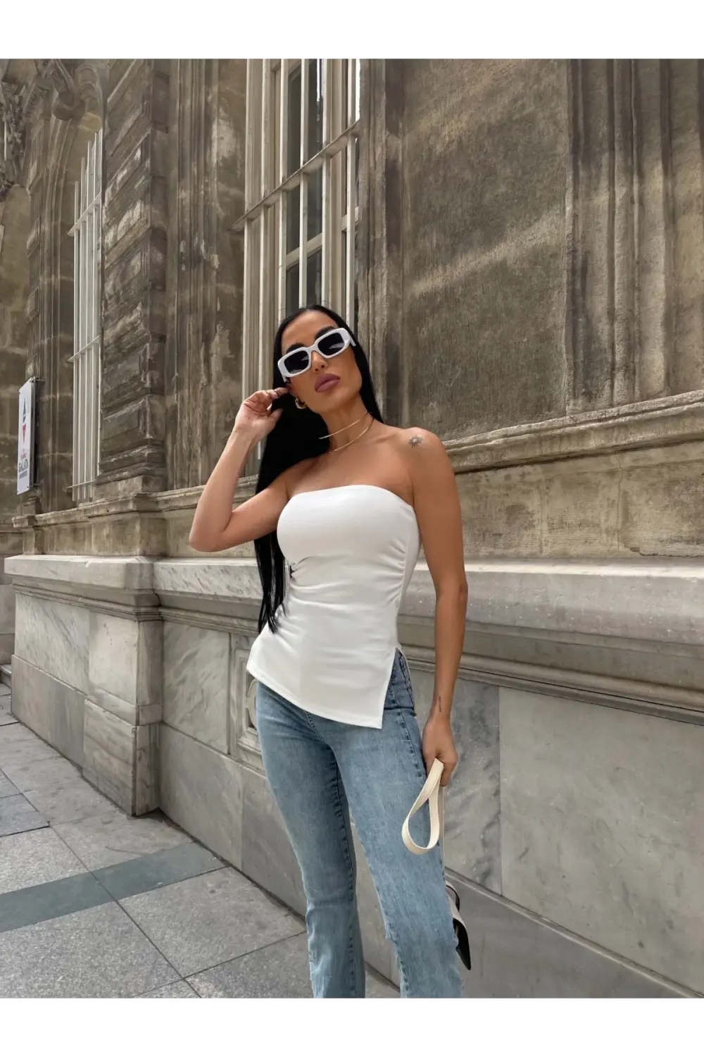 Жіноча біла блуза з боковими зборами та подвійним розрізом, без рукавів, з бавовни та еластану