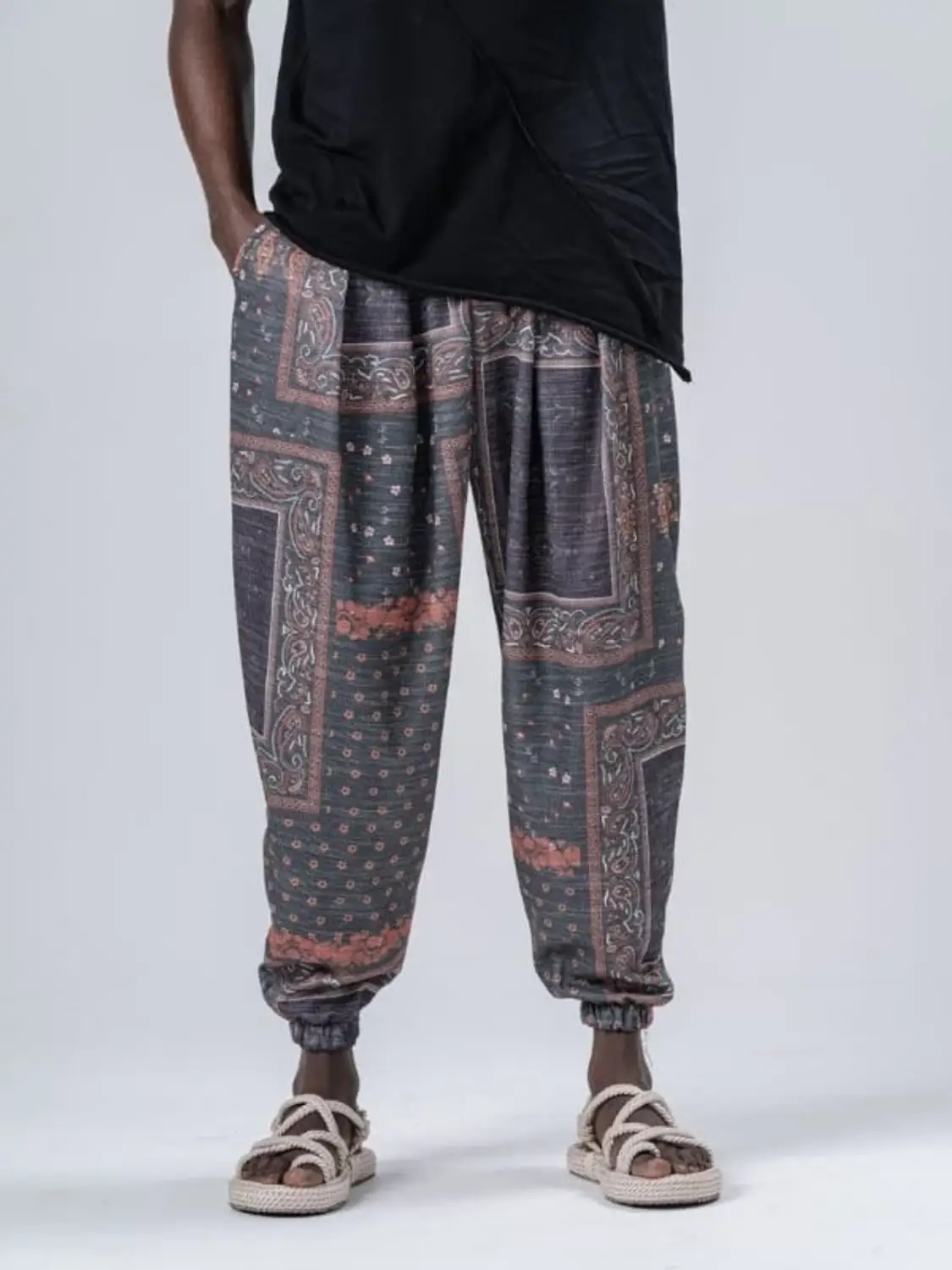 Чоловічі джоггери з еластичним поясом та манжетами, комфортний крій, 100% бавовна, з кишенями, зручні для руху, виготовлено в Туреччині