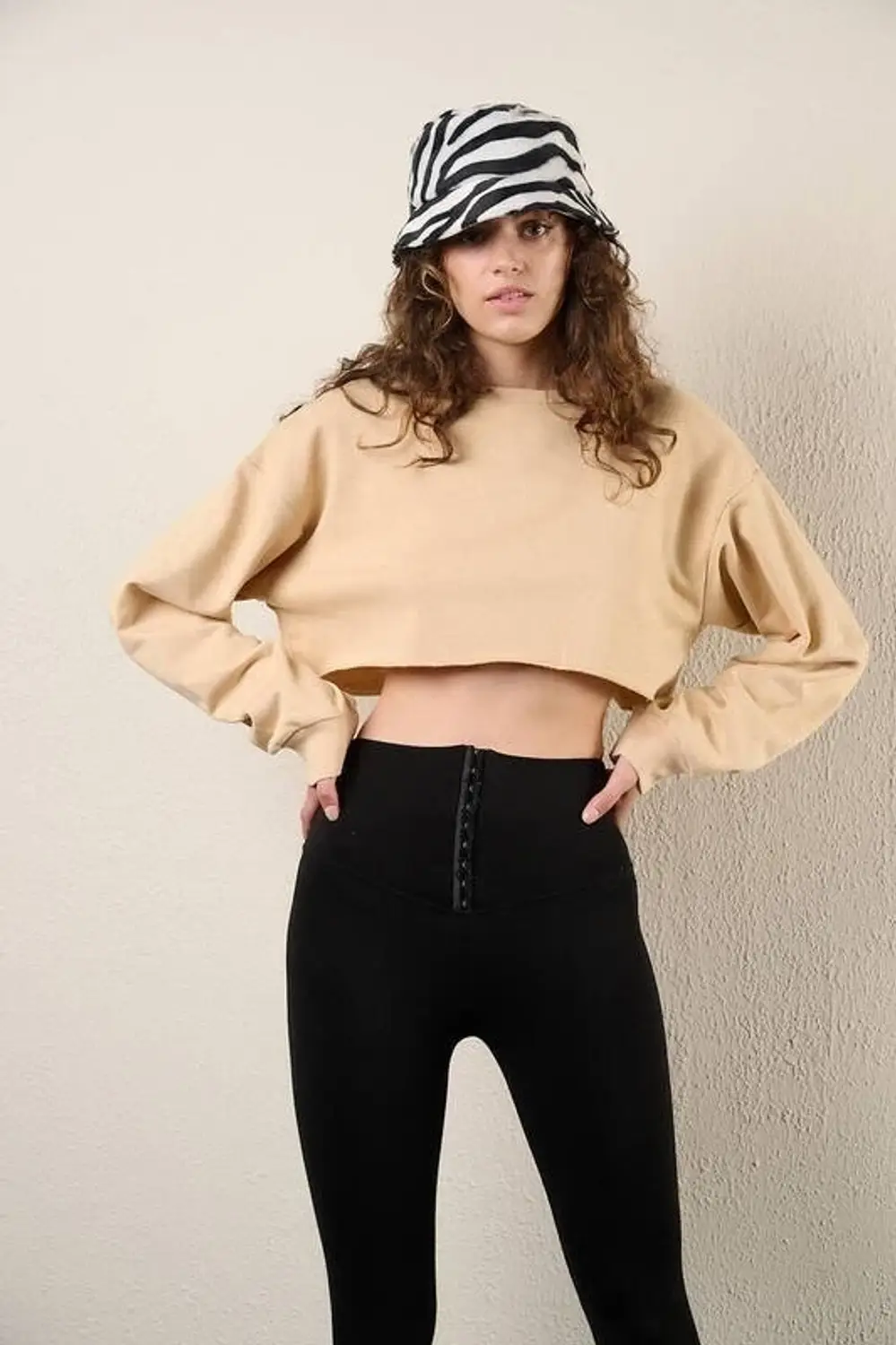 Women's Basic Cropped Sweatshirt with Round Neck and Long Sleeves, 95% Cotton, 5% Lycra, Low Shoulder Design, Available in Sizes 34-40