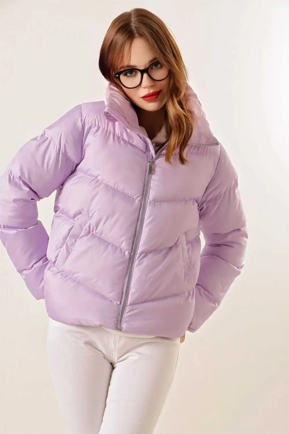 Укороченный лиловый пуховик с высоким воротником и завязкой на талии для женщин, с карманами, легкий и удобный, идеален для любого возраста