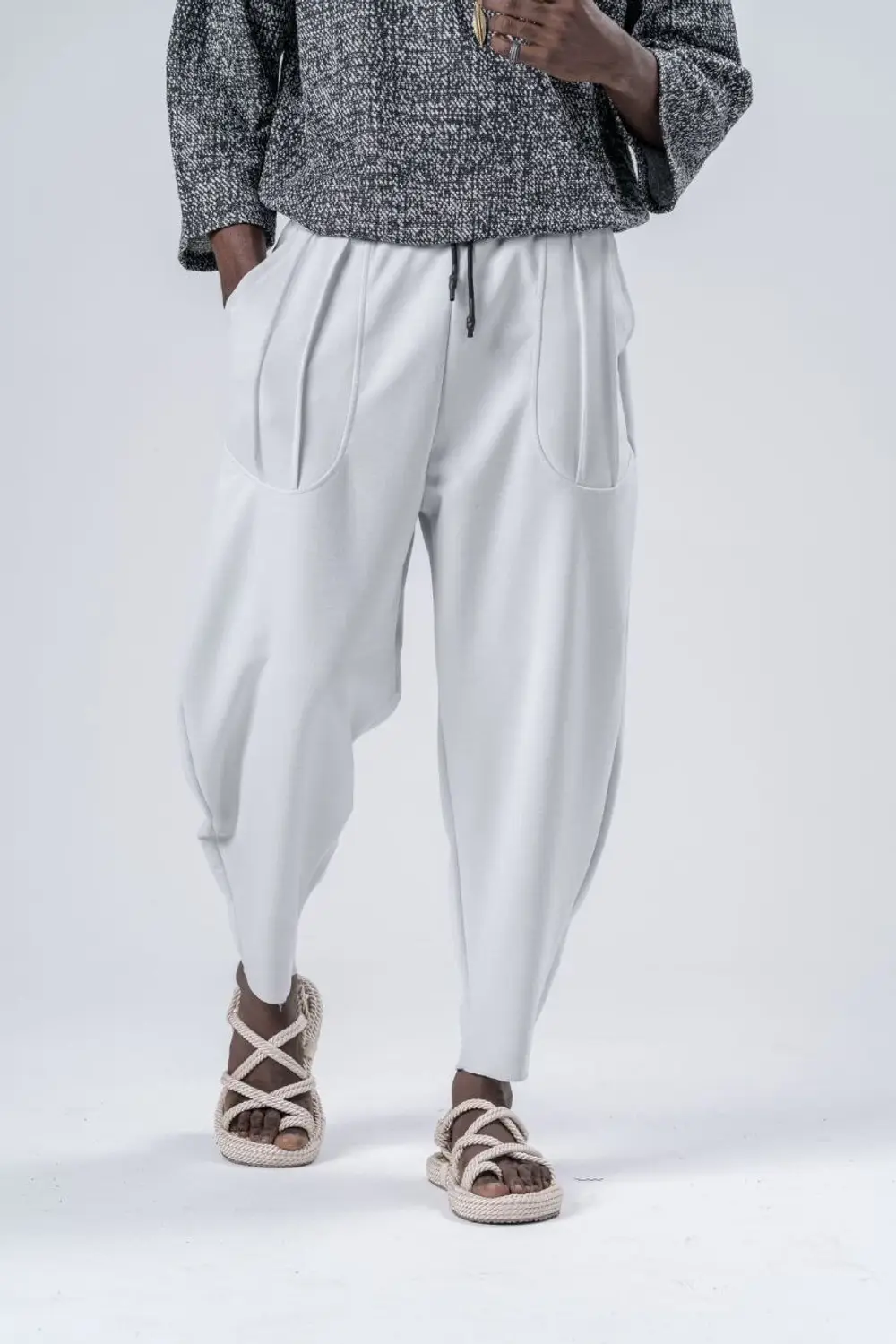 Мужские белые свободные брюки с завязками на талии и карманами для спорта, 100% хлопок, комфортная посадка, идеальны для активного отдыха