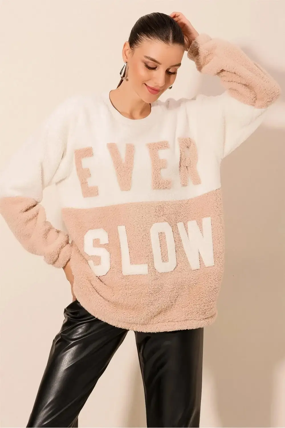 Женский кремово-белый свитшот с принтом EVER SLOW из мягкого полиэстера, размеры 34-44, стильный и комфортный