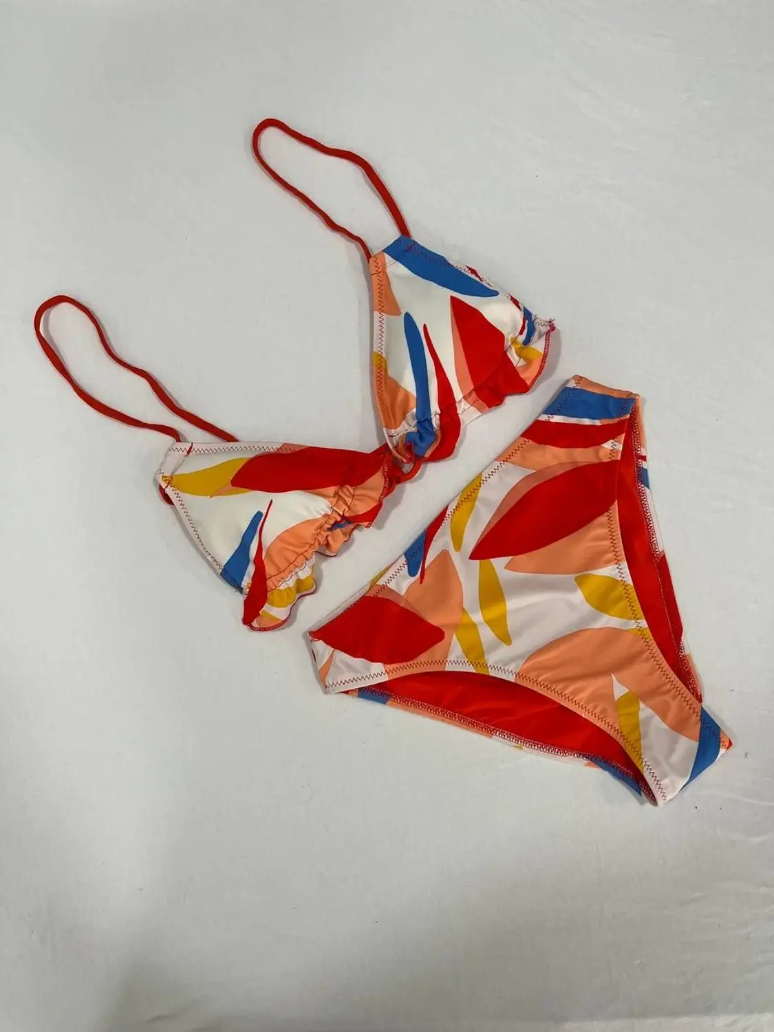 Kadın Çok Renkli Tropikal Desenli Astarlı Üçgen Bikini Takım HZL25S-AR1616