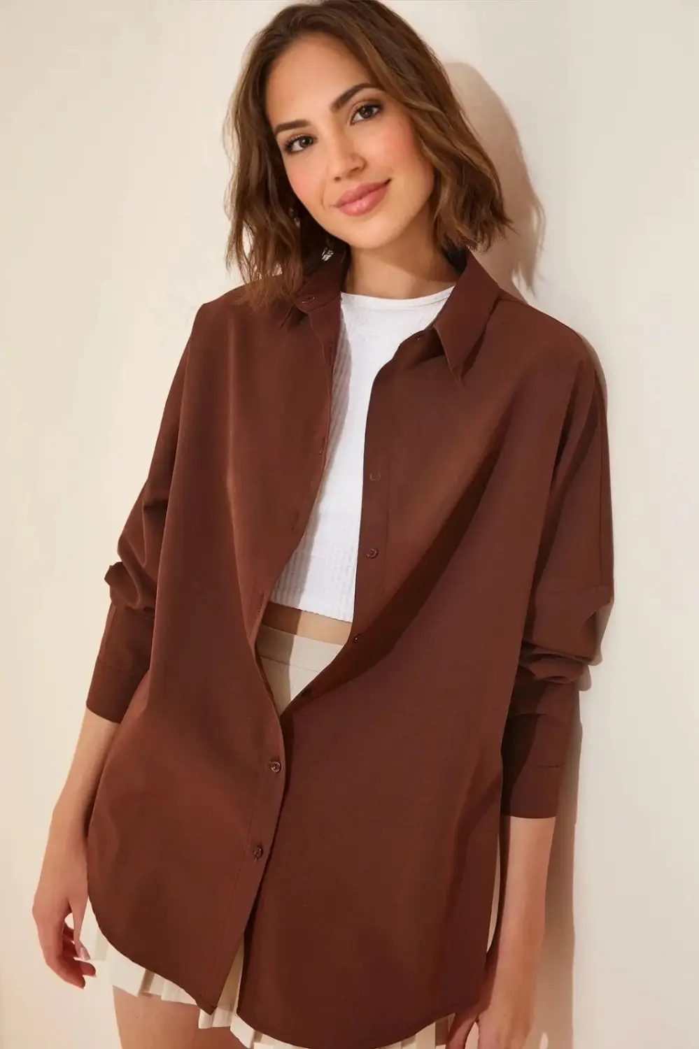 Жіноча коричнева оверсайз довга базова сорочка з овальними краями, 70% бавовна, 30% поліестер, розміри 36-50