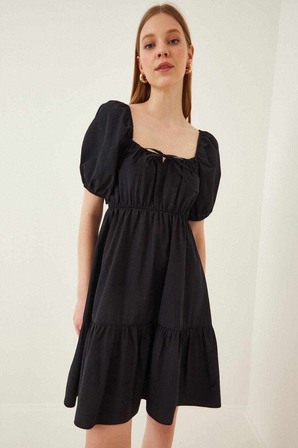 فستان نسائي أسود بياقة متجمعة وخصر مطاطي واسع من قماش البوبلين HZL22S-BD123511