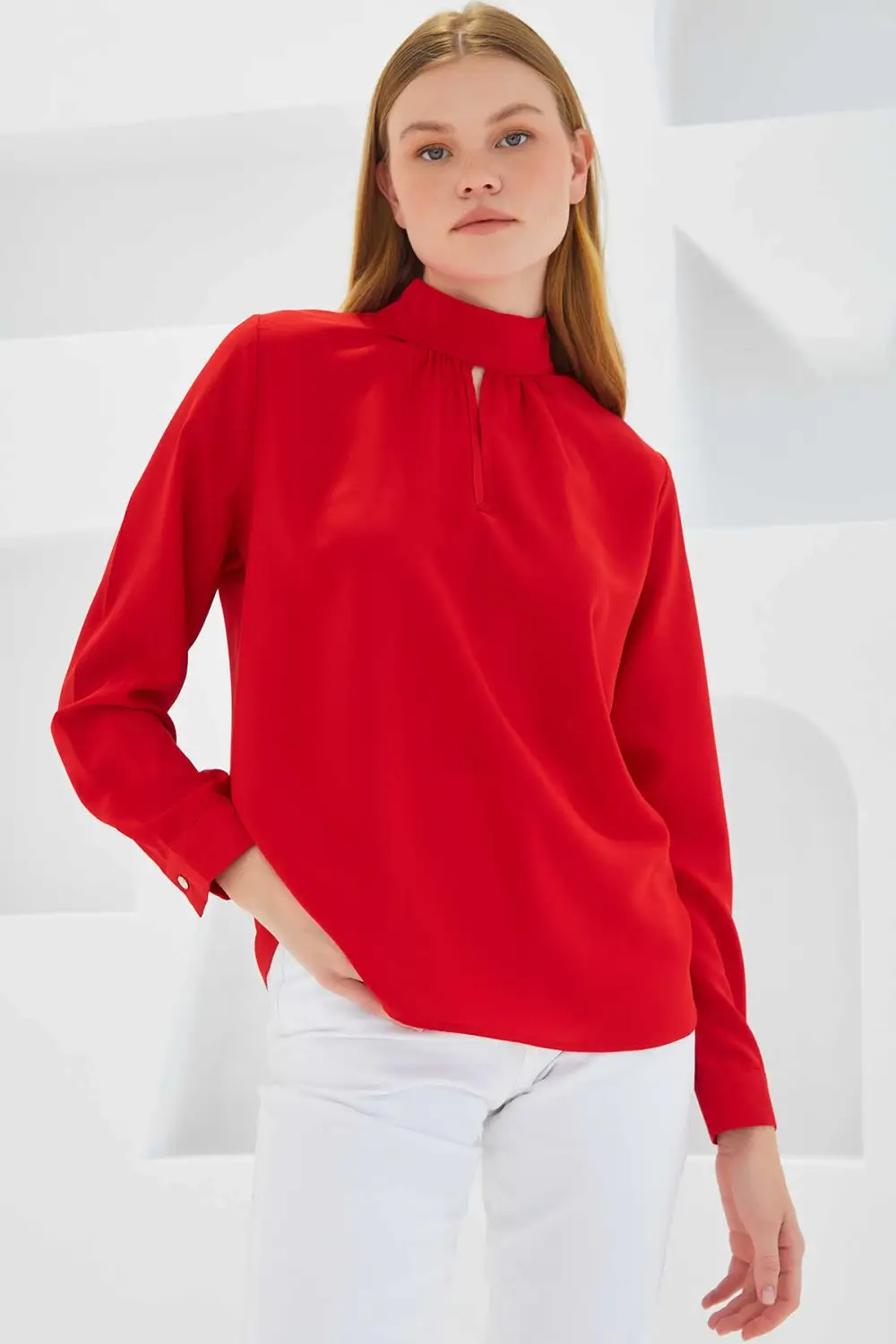 Жіноча червона блуза з деталькою віконця, довгий рукав, кнопка на спині, розмір 36-44
