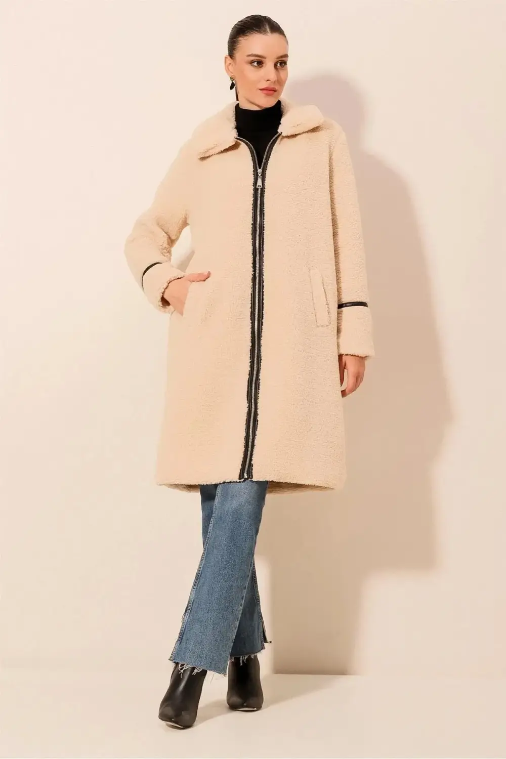 Women's Cream Black Detailed Zippered Inside Lined Double Pocket Plush Coat HZL24W-BD191251