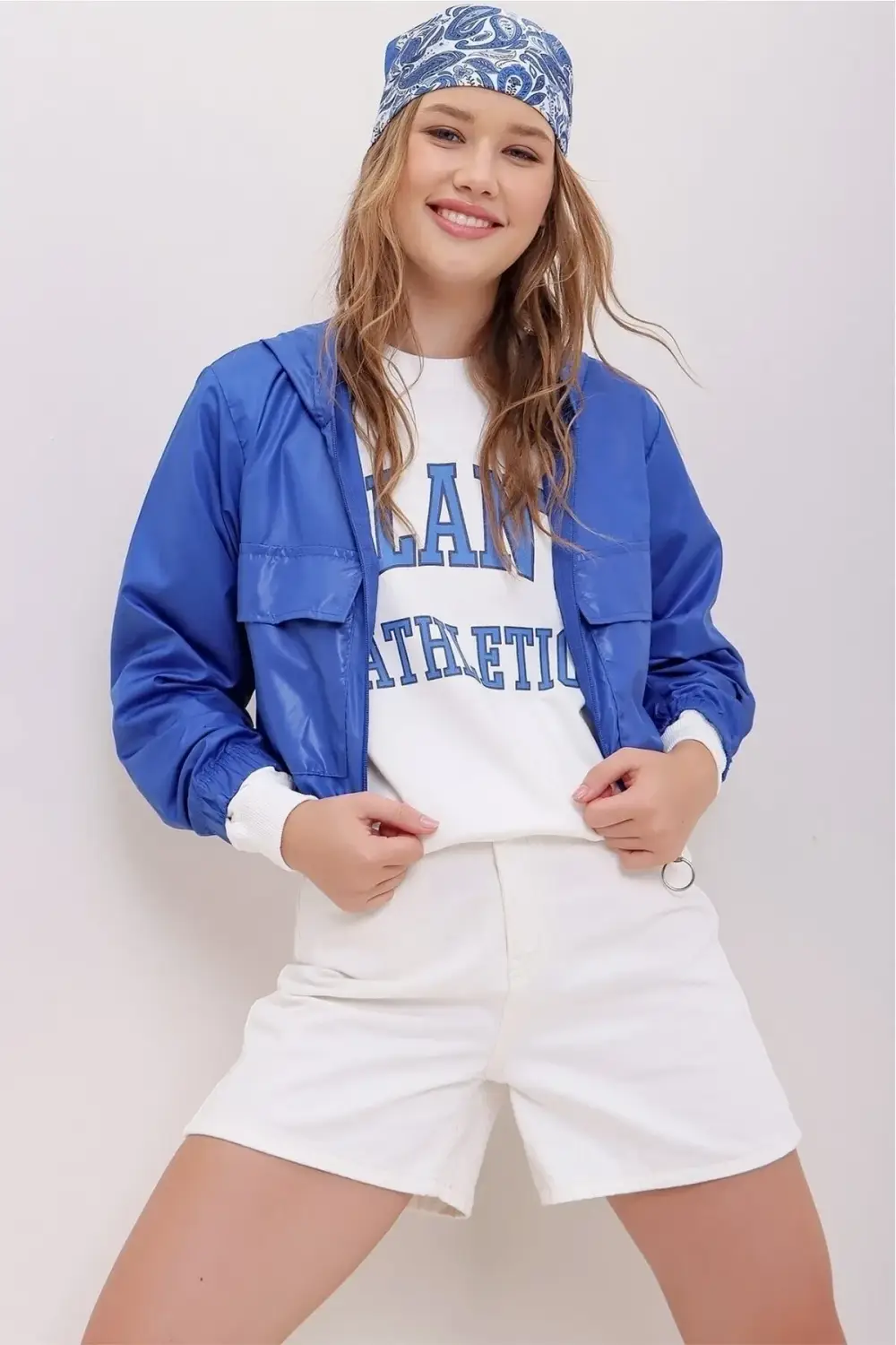 Жіноча куртка фасону "пуховик", з капюшоном, із застібкою на блискавці, на сезон, в кольорі сакс, з кишенями, без підкладки