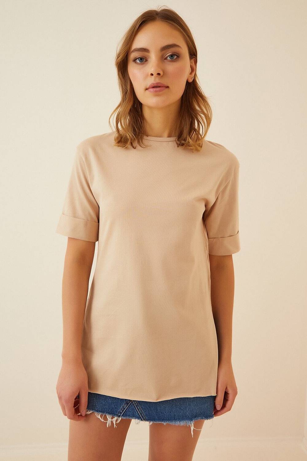 Kadın Bej Bisiklet Yaka Yandan Yırtmaçlı Kolu Katlı Oversize Örme T-Shirt HZL22S-BD143251