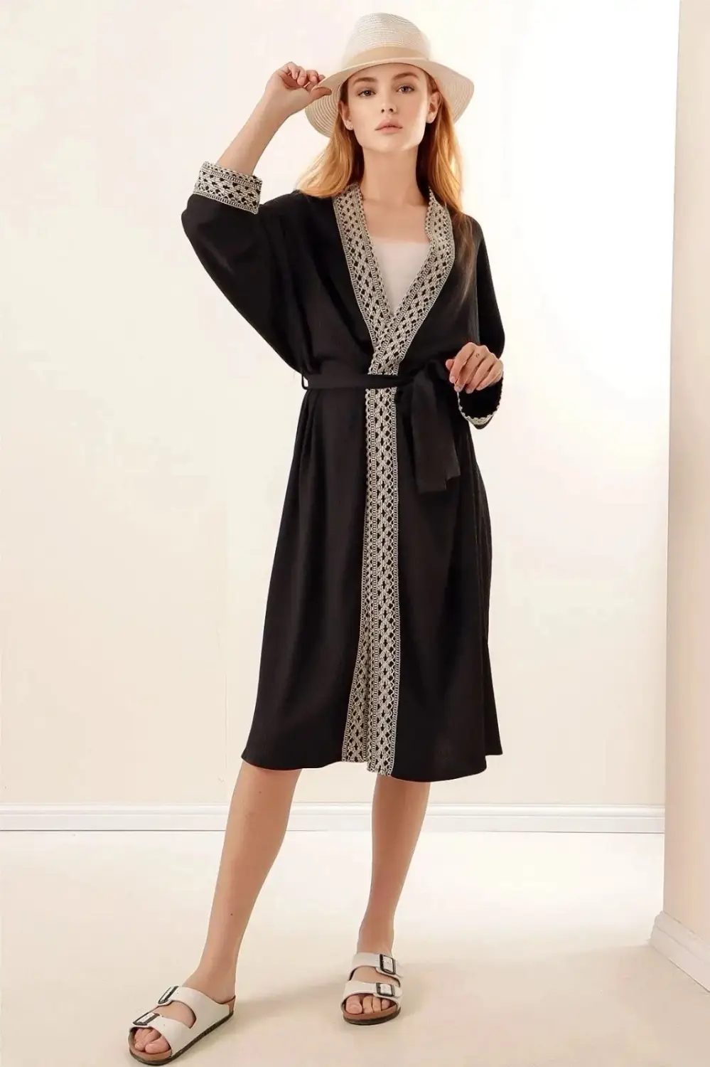 Жіночий чорний довгий кімоно з вишивкою і поясом HZL22S-BD158651, розміри 34-44, 97% поліестер, 3% спандекс