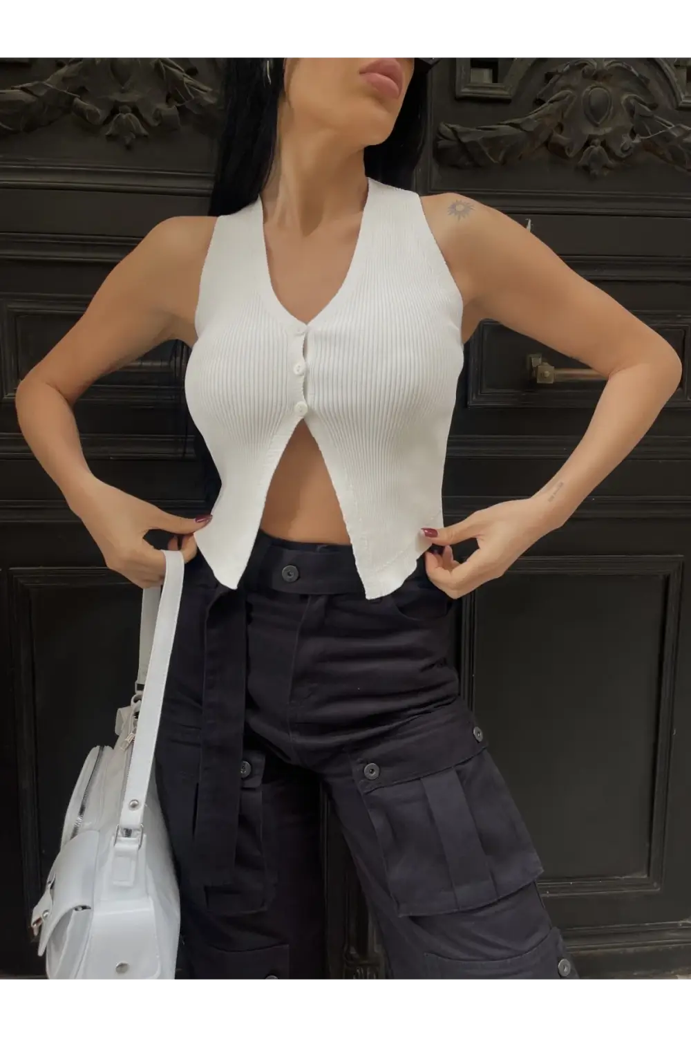 Kadın Ekru Düğmeli Crop Triko Yelek HZL24S-ZK10231