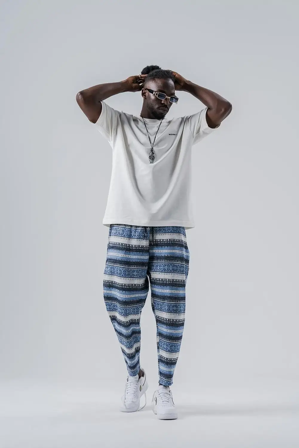 سروال رياضي رجالي أزرق بتصميم إيثني بحزام قابل للتعديل مع جيوب، مريح وسهل الحركة، مصنوع من قطن 100%، مصمم بشكل مثالي