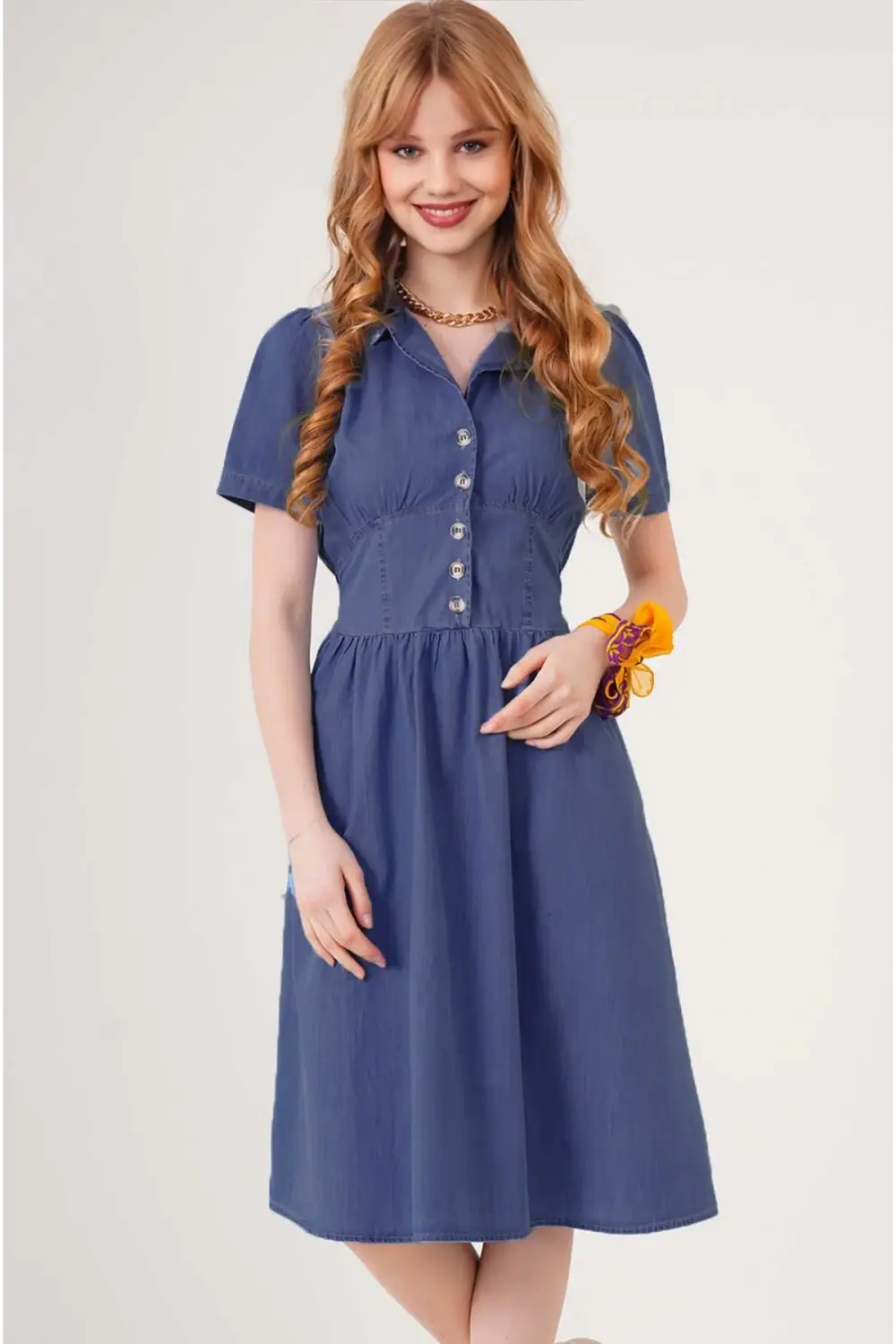 Женское джинсовое платье с коротким рукавом и эластичным поясом, полудлинными пуговицами и нагрудными вытачками, 100% хлопок